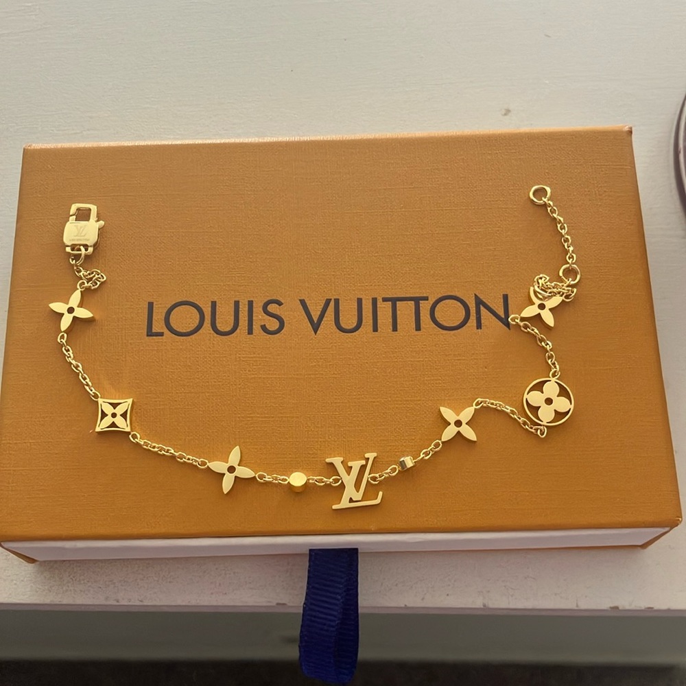 Louis Vuitton bracelet.. comes with box!